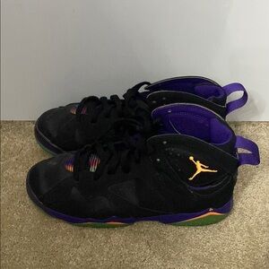 2014 Lola bunny Jordan’s 💜🧡